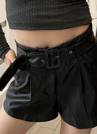 Шкіряні шорти жіночі zara
