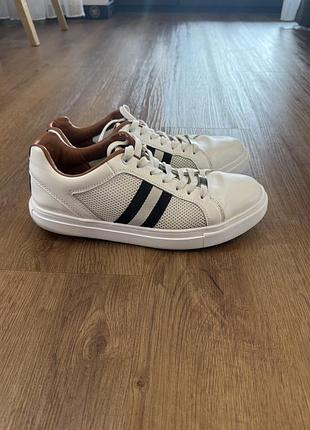 Кросівки білі 3