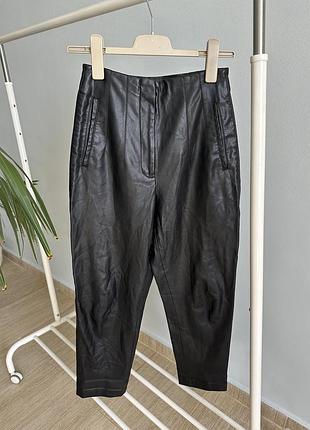 Брюки из экокожи zara