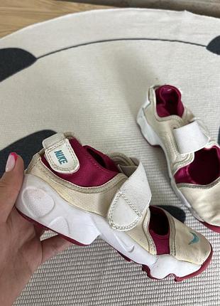 Відкриті кросівки nike 3