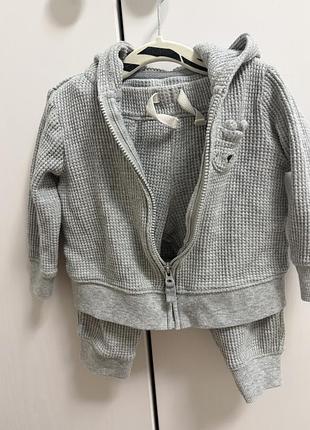 Продам костюмчик бренду carters 2