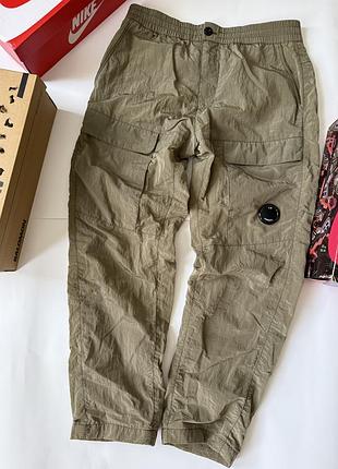 Нейлонові штани карго c.p. company chrome-r lens cargo pants (size m)
