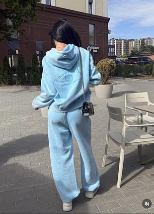 Крутий спортивний костюм 3