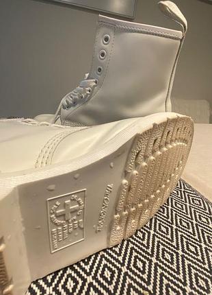Классические белые ботинки dr. martens 4