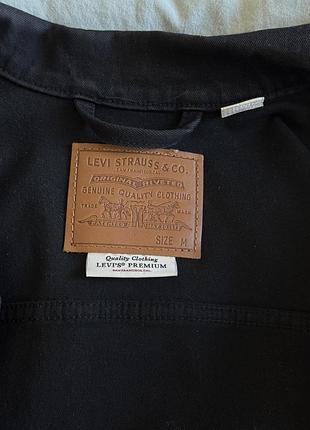 Чорна джинсова куртка levi’s 8