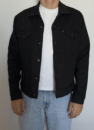 Чорна джинсова куртка levi’s 3