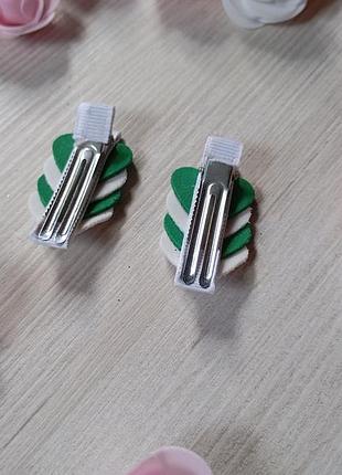2 заколки с сердечками для девочки зеленые 3