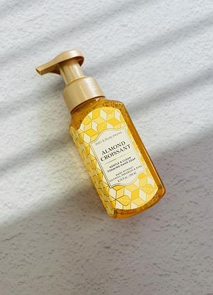 Мило пінка almond croissant bath and body works
