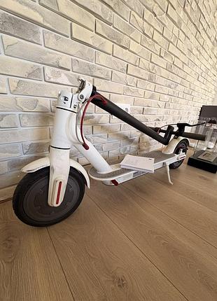 Електросамокат xiaomi mi electric scooter білого кольору