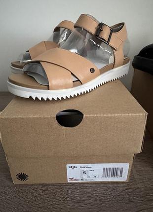 Босоніжки ugg, crocs 2