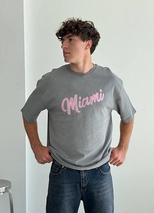 Чоловіча футболка miami в сірому та блакитному кольорі