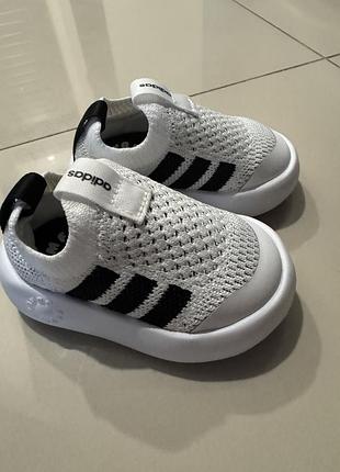 Adidas дитячі сліпони,в ідеальному стані 20розмір 11,5см
