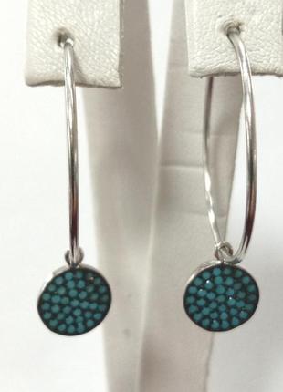 Серьги кольца с круглой подвеской и вставками из бирюзы