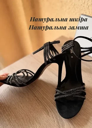 Босоножки zara из натуральной кожи на каблуке с тонкими перекрестными ремешками, с стразами