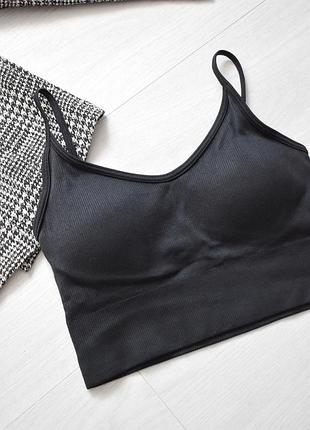 Чорний топ рубчик з чашечками uniqlo s