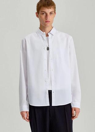 Базовая белая мужская рубашка минималистичная slim fit
