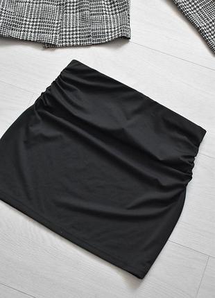 Коротка чорна спідниця shein s