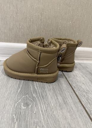 Зимові чобітки бренду ugg, 19 розмір
