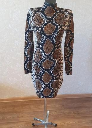 Вязаное платье мини в змеиный принт zara knit / жаккардовое платье с высоким горлом м
