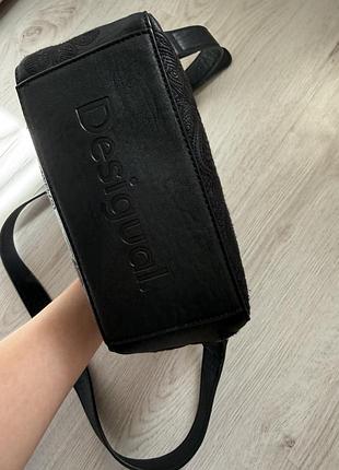 Сумка чорна кросбоді desigual 4