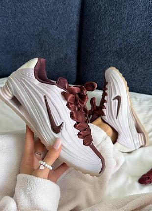 Nike shox r4 
particle rose / burgundy crush