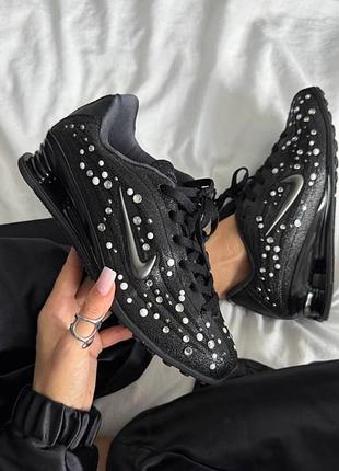Nike shox r4
black pearl / rhinestone