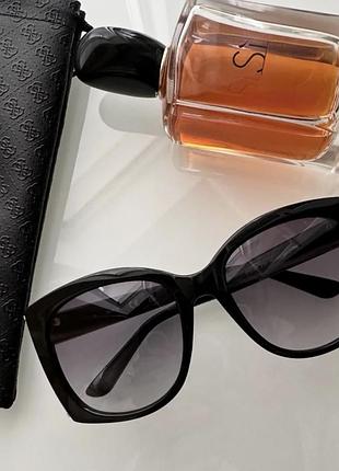 Окуляри жіночі чорні guess