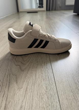Кросівки для дітей adidas бежеві з чорними смужками