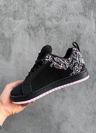 Dc court graffik black pink sabbath 2