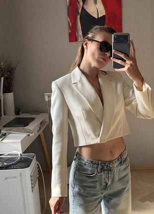Вкорочений жакет zara