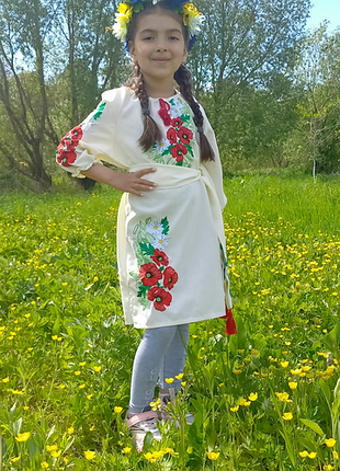 Вышитое платье
