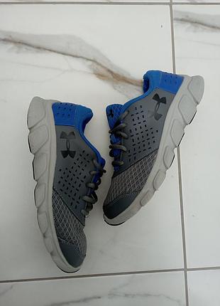Кроссовки от under armour в размере 34. 2