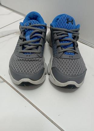 Кроссовки от under armour в размере 34. 3