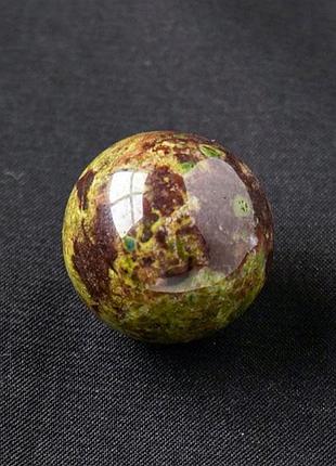 Шар с яшмы кровь дракона 2.5см.