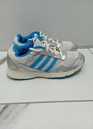 Кросівки від adidas у розмірі 34