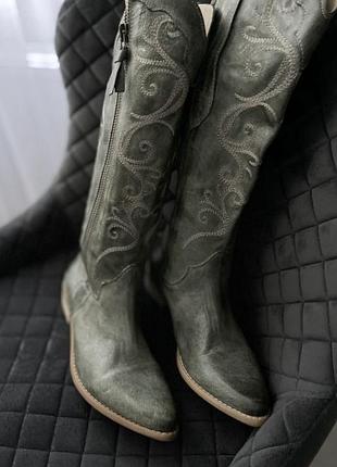 Козаки з натуральної шкіри італійського бренду