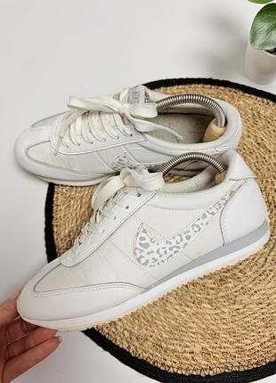 Білі кросівки nike 5