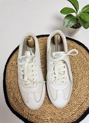 Білі кросівки nike 3