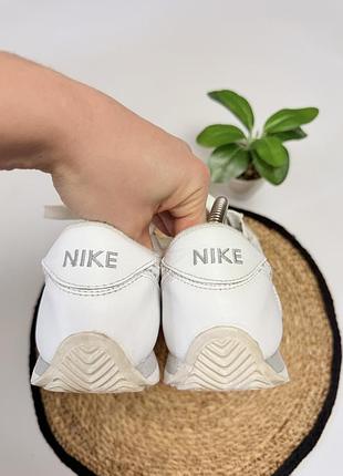 Білі кросівки nike 6