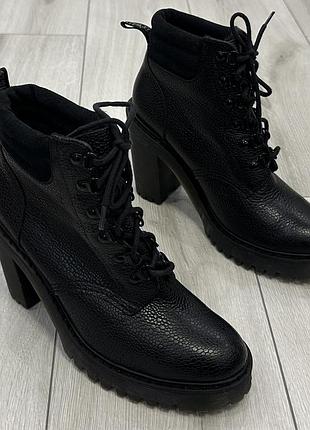Женские зимние кожаные ботильоны dr. martens persephone fl (26 см)