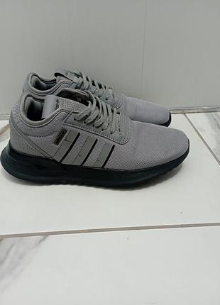 Легежные мега удобные кроссовки от adidas в размере 35