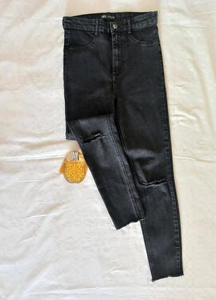 Стильные черные зауженные джинсы / скинни zara с высокой посадкой (размер s / 38)