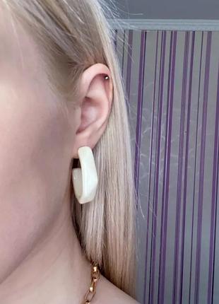 Серьги сережки серёжки кольца белые молочные 3