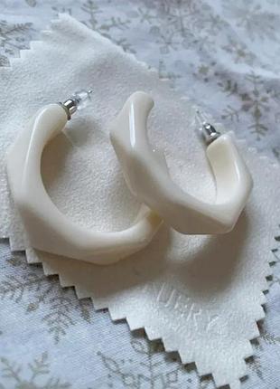 Серьги сережки серёжки кольца белые молочные 4