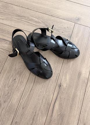 Сандалі zara
