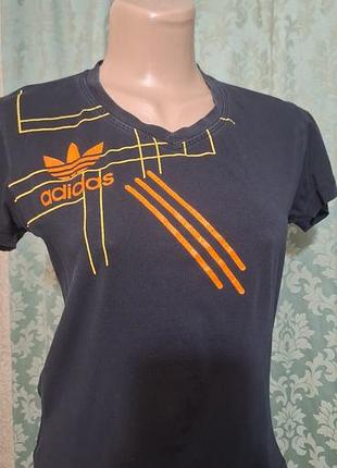 Футболка унисекс adidas.