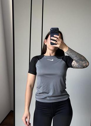 Спортивна футболка nike