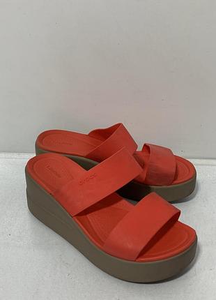 Шльопанці на платформі crocs