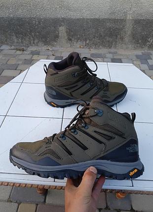 Ботинки фирмы the north face hedgehog mid futurelight(не промокают)
размер 45.5 длина стельки 29 см
состояние идеально 4