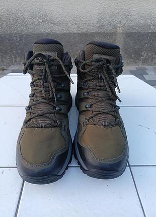 Ботинки фирмы the north face hedgehog mid futurelight(не промокают)
размер 45.5 длина стельки 29 см
состояние идеально 8